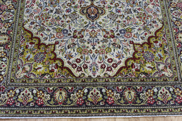 Vintage Persian Qum Rug 207 × 138 cm – Hand-Knotted Wool Carpet