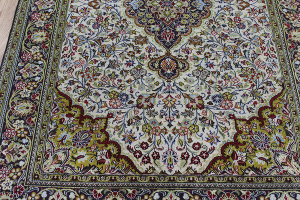 Vintage Persian Qum Rug 207 × 138 cm – Hand-Knotted Wool Carpet