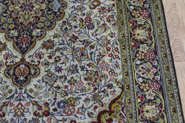 Vintage Persian Qum Rug 207 × 138 cm – Hand-Knotted Wool Carpet