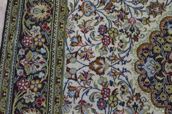 Vintage Persian Qum Rug 207 × 138 cm – Hand-Knotted Wool Carpet