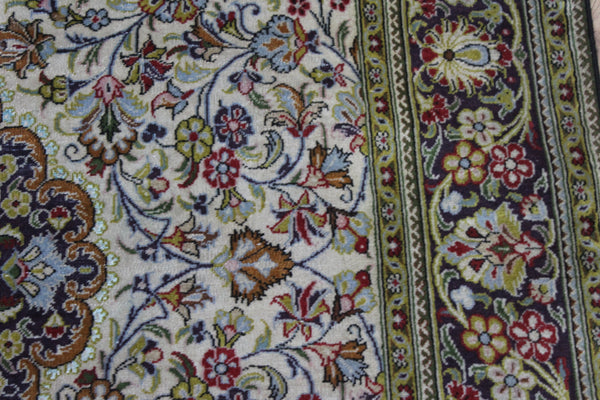 Vintage Persian Qum Rug 207 × 138 cm – Hand-Knotted Wool Carpet