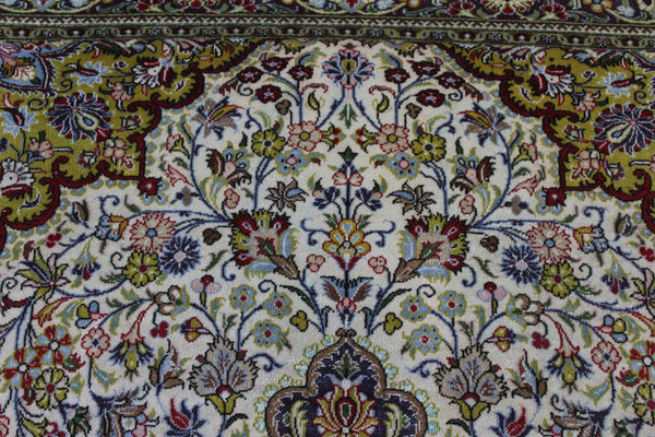 Vintage Persian Qum Rug 207 × 138 cm – Hand-Knotted Wool Carpet