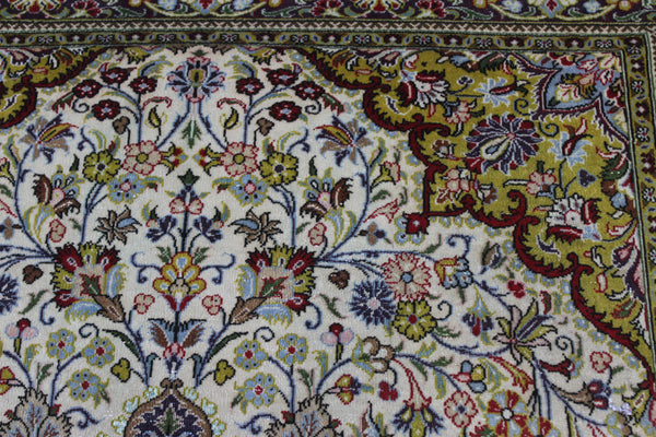 Vintage Persian Qum Rug 207 × 138 cm – Hand-Knotted Wool Carpet