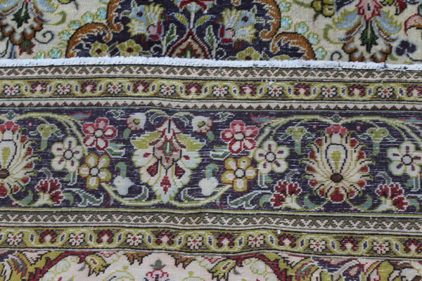Vintage Persian Qum Rug 207 × 138 cm – Hand-Knotted Wool Carpet