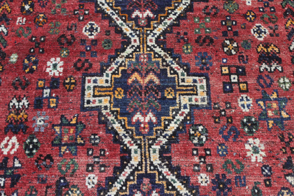 Vintage Persian Qashqai Shiraz Rug 193 × 160 cm – Hand-Knotted Tribal Wool Rug