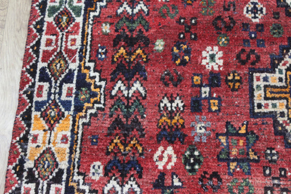 Vintage Persian Qashqai Shiraz Rug 193 × 160 cm – Hand-Knotted Tribal Wool Rug