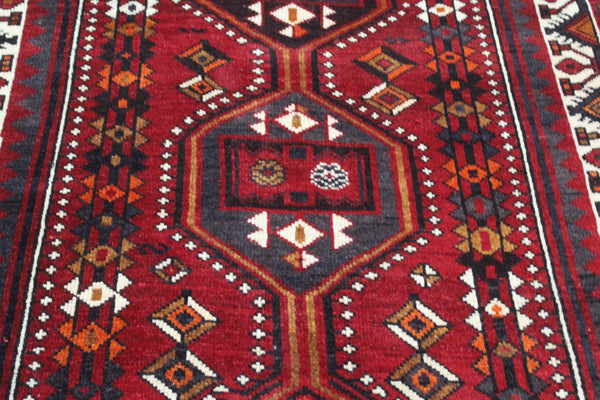 Vintage Persian Shiraz Qashqai Rug 248 × 145 cm – Hand-Knotted Wool Tribal Carpet