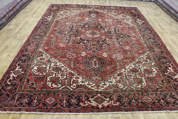 Antique Persian Heriz Carpet 345 × 250 cm – 1930s Hand-Knotted Wool Rug