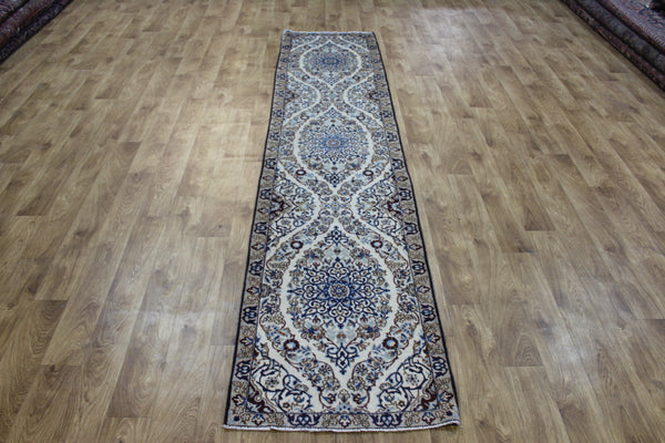 Persian Nain Wool &amp; Silk Runner 287 × 60 cm – Hand-Knotted Hallway Rug