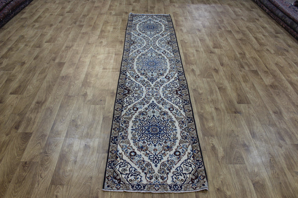 Persian Nain Wool &amp; Silk Runner 287 × 60 cm – Hand-Knotted Hallway Rug