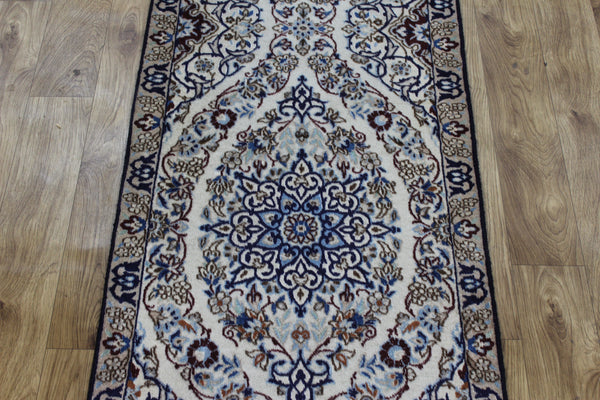 Persian Nain Wool &amp; Silk Runner 287 × 60 cm – Hand-Knotted Hallway Rug