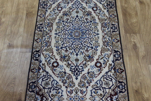 Persian Nain Wool &amp; Silk Runner 287 × 60 cm – Hand-Knotted Hallway Rug