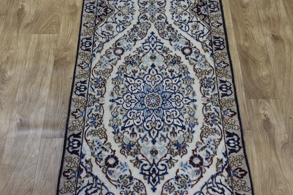 Persian Nain Wool &amp; Silk Runner 287 × 60 cm – Hand-Knotted Hallway Rug