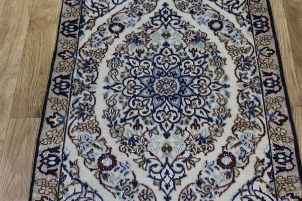 Persian Nain Wool &amp; Silk Runner 287 × 60 cm – Hand-Knotted Hallway Rug