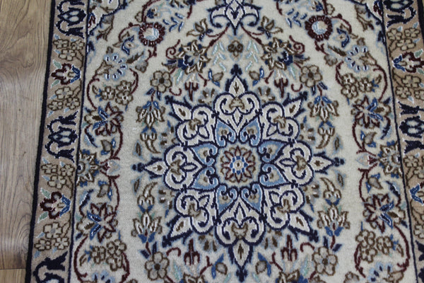 Persian Nain Wool &amp; Silk Runner 287 × 60 cm – Hand-Knotted Hallway Rug