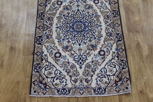 Persian Nain Wool &amp; Silk Runner 287 × 60 cm – Hand-Knotted Hallway Rug