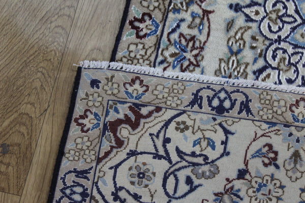 Persian Nain Wool &amp; Silk Runner 287 × 60 cm – Hand-Knotted Hallway Rug