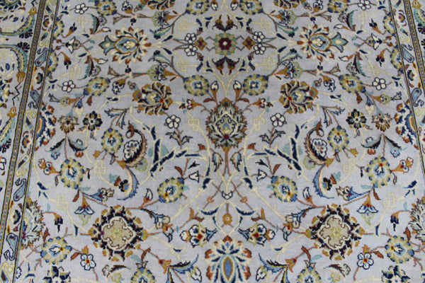 A VERY FINE HANDMADE PERSIAN KASHAN RUG, ALL OVER FLORAL DESIGN 220 X 140 CM