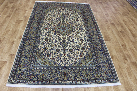 A VERY FINE HANDMADE KASHAN RUG SIGNED BY THE MAKER 220 X 143 CM