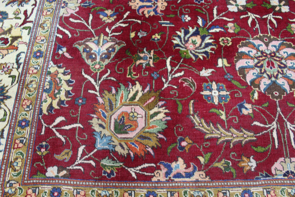 SIGNED PERSIAN TABRIZ CARPET WITH A LARGE SCALE FLORAL DESIGN 330 X 240 CM