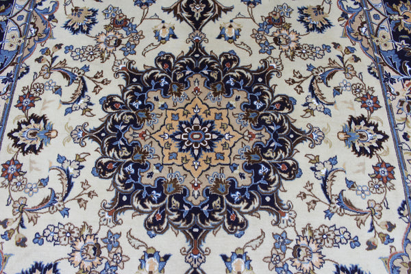 AN OUTSTANDING PERSIAN KASHAN RUG WOOL AND SILK 295 X 205 CM