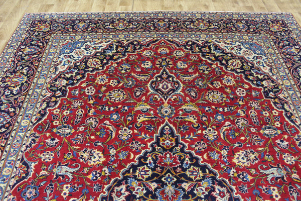 SIGNED PERSIAN KASHAN CARPET WITH GREAT DESIGN AND SUPERB COLOURS 355 X 250 CM