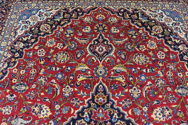 SIGNED PERSIAN KASHAN CARPET WITH GREAT DESIGN AND SUPERB COLOURS 355 X 250 CM