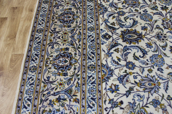 SIGNED HANDMADE PERSIAN KASHAN CARPET WITH GREAT FLORAL DESIGN 390 X 300 CM