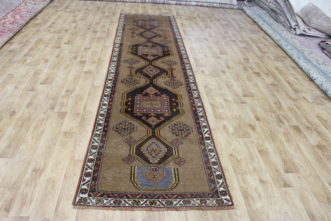 Antique Persian Heriz runner of traditional medallion design 390 x 95 cm