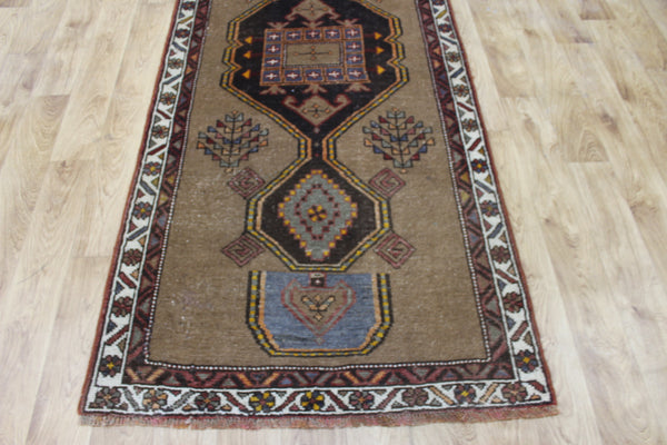 Antique Persian Heriz runner of traditional medallion design 390 x 95 cm