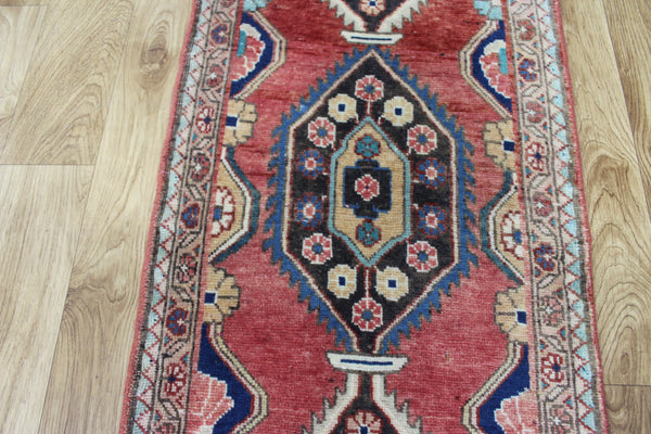 VINTAGE PERSIAN TABRIZ WOOL RUNNER 130 X 47