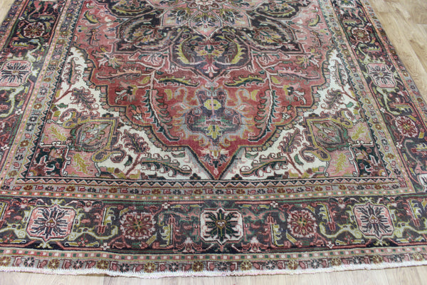 Antique Persian Heriz carpet, Circa 1900