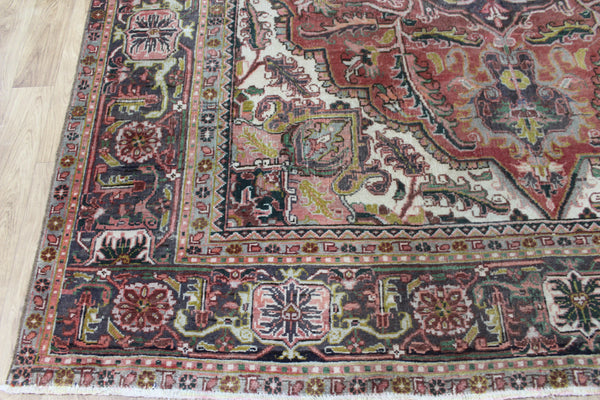 Antique Persian Heriz carpet, Circa 1900