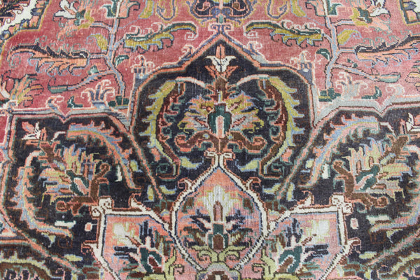 Antique Persian Heriz carpet, Circa 1900