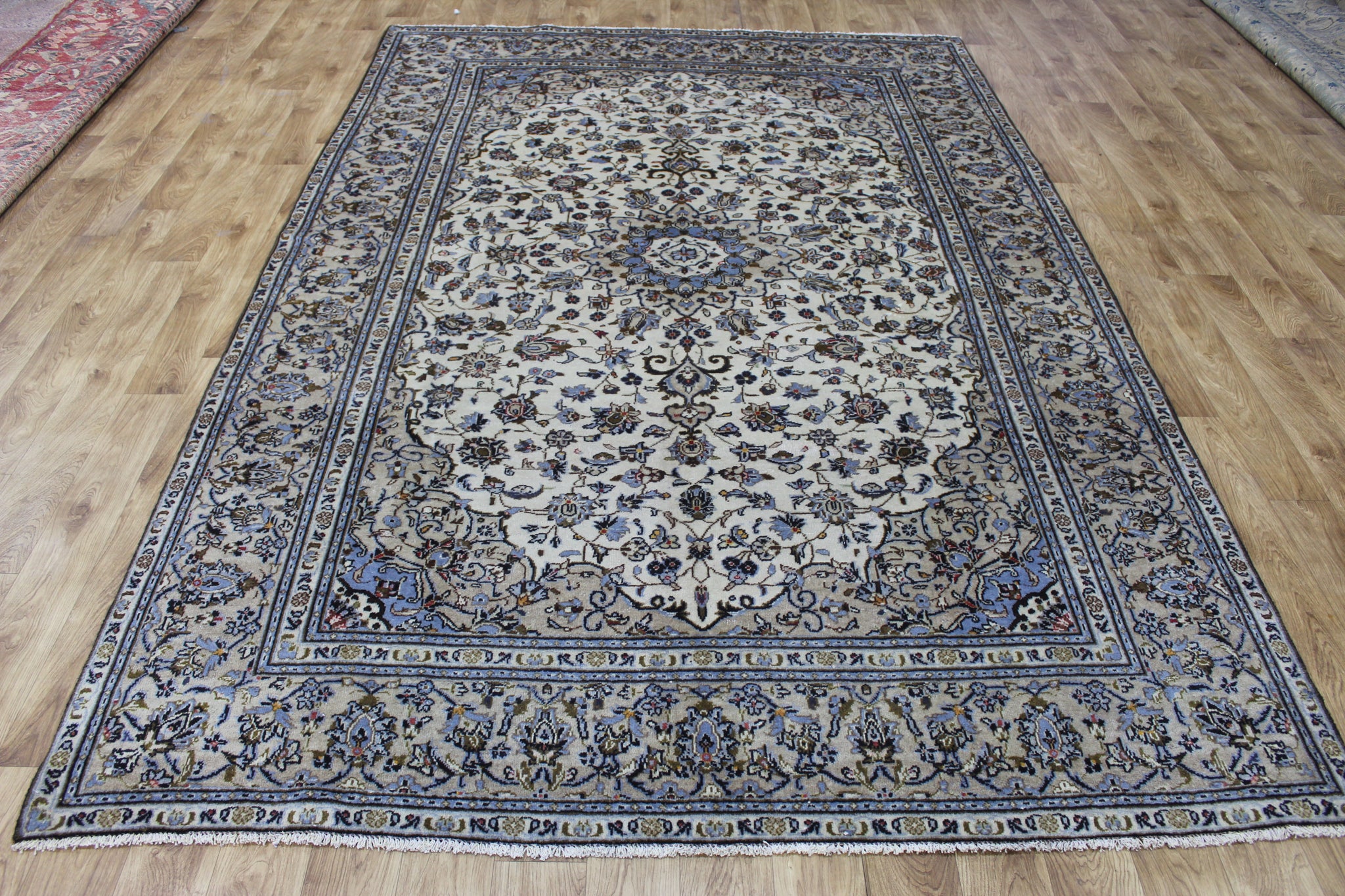 FINE PERSIAN KASHAN CARPET 305 X 205 CM