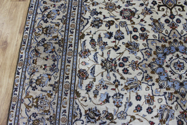 FINE PERSIAN KASHAN CARPET 305 X 205 CM