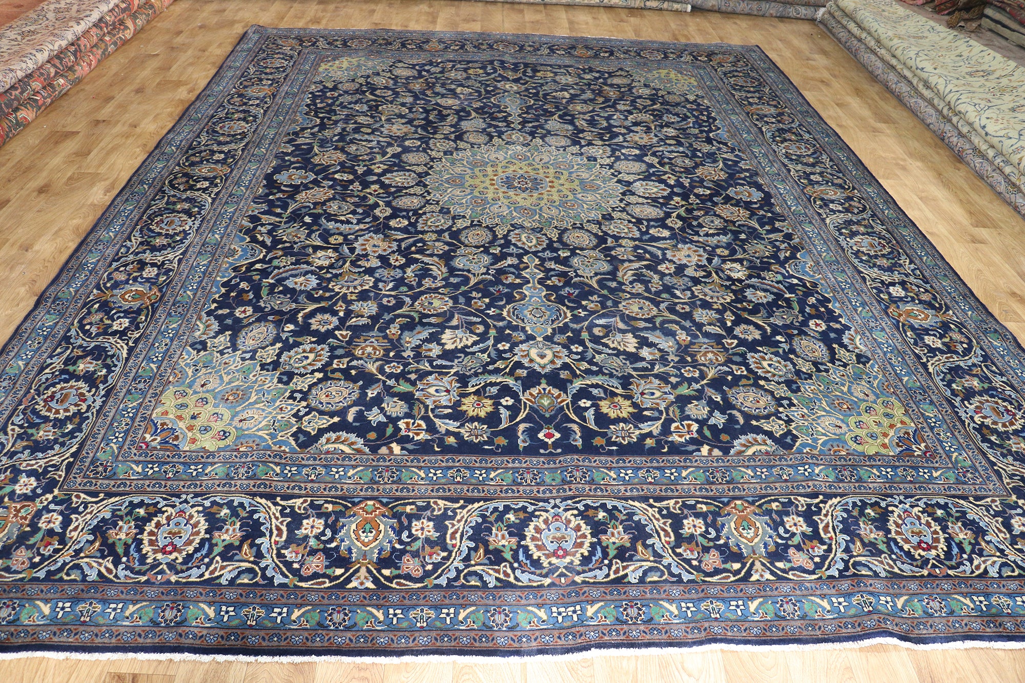 LARGE PERSIAN MASHAD CARPET WITH SUPERB COLOURS AND FLORAL DESIGN 380 X 290 CM