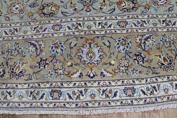 Signed Persian Kashan Carpet Excellent Drawing and Superb Colours 415 x 300 cm