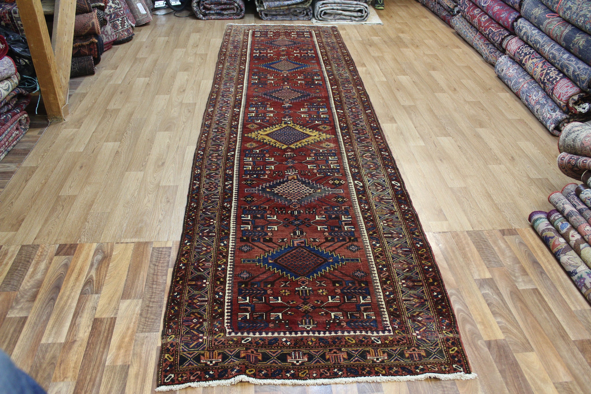 ANTIQUE PERSIAN HERIZ RUNNER OF TRADITIONAL WITH SIX MEDALLION 395 X 112 CM