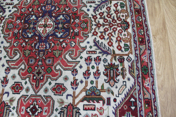 Handmade Persian Tabriz Rug 150 x 100 cm