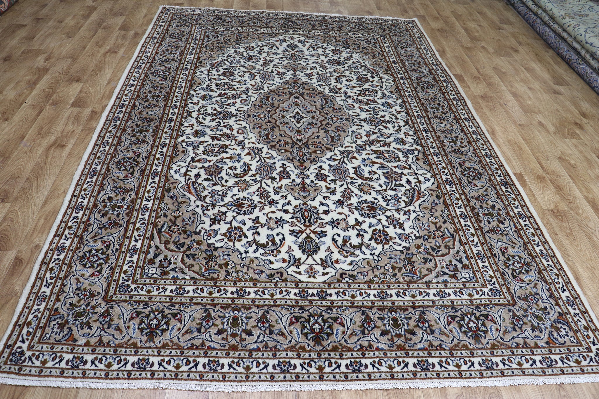 FINE HANDMADE PERSIAN MASHAD CARPET 292 X 200 CM