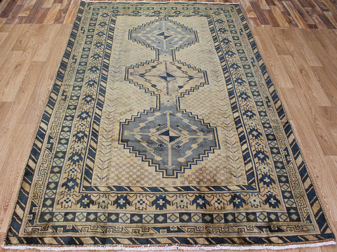 Handmade Persian Shiraz rug 240 x 150 cm