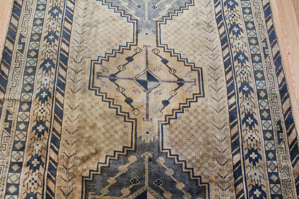 Handmade Persian Shiraz rug 240 x 150 cm