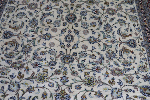 Fine Persian Kashan Carpet Excellent Drawing and Superb Colours 353 X 247 cm