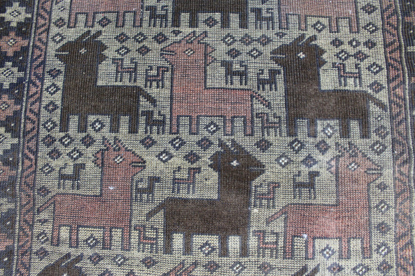 ANTIQUE PRSIAN BALUCH RUG, ANIMAL DESIGN 138 X 80 CM