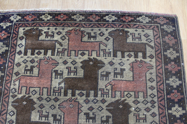 ANTIQUE PRSIAN BALUCH RUG, ANIMAL DESIGN 138 X 80 CM