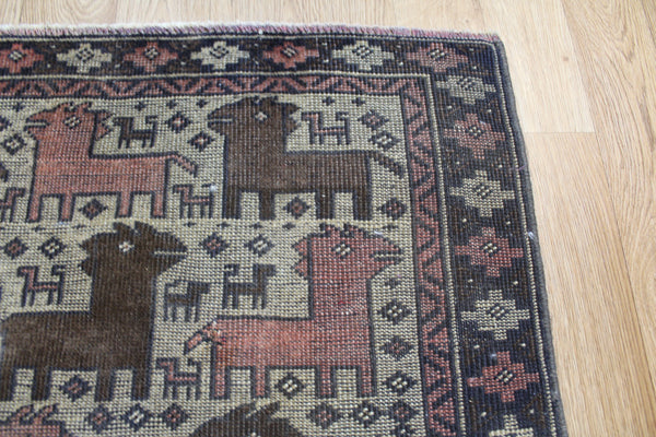 ANTIQUE PRSIAN BALUCH RUG, ANIMAL DESIGN 138 X 80 CM