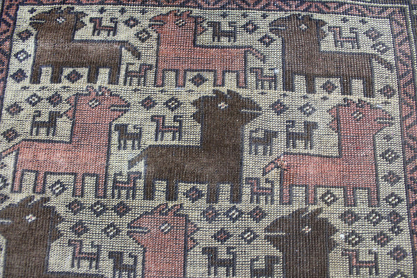 ANTIQUE PRSIAN BALUCH RUG, ANIMAL DESIGN 138 X 80 CM