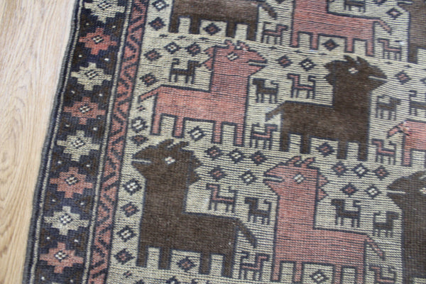 ANTIQUE PRSIAN BALUCH RUG, ANIMAL DESIGN 138 X 80 CM