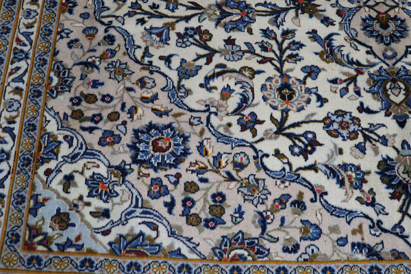 Fine Persian Kashan Carpet Excellent Drawing and Superb Colours 388 x 280 cm